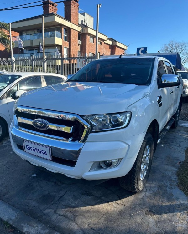 Ford Ranger XLT 4x2 Nafta