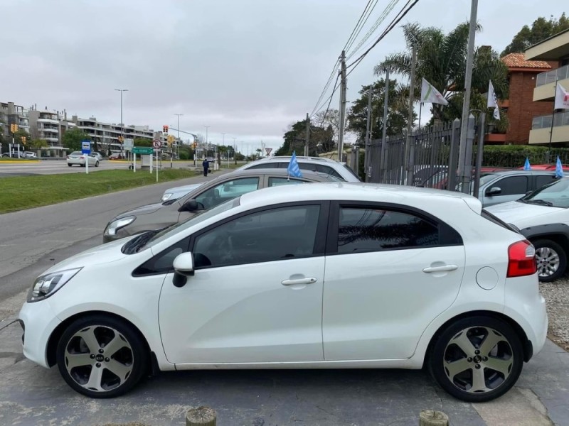 Kia Rio EX